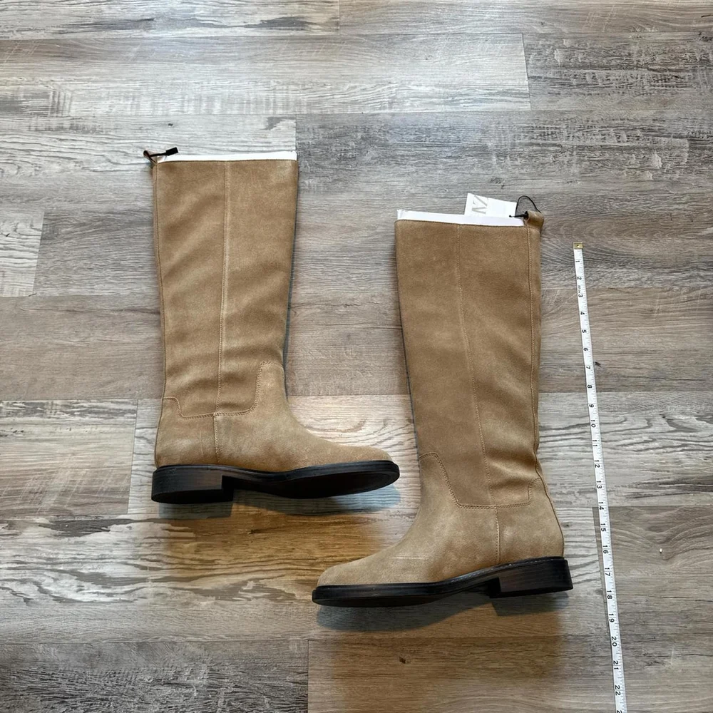 ZARA FLAT SUEDE BOOTS WITH INTERIOR LINING. SIZE 9 or 40